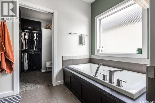 410 Willowgrove Crescent, Saskatoon, SK - Indoor Photo Showing Bathroom