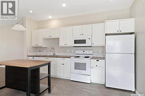 532 J Avenue N, Saskatoon, SK - Indoor Photo Showing Kitchen With Double Sink