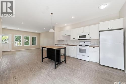 532 J Avenue N, Saskatoon, SK - Indoor Photo Showing Kitchen
