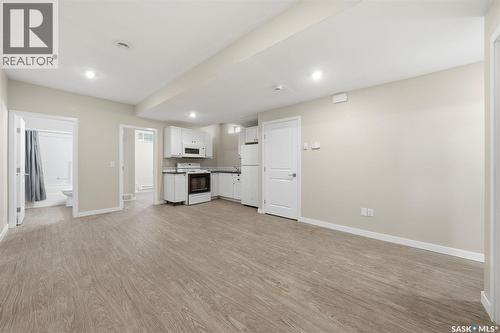 532 J Avenue N, Saskatoon, SK - Indoor