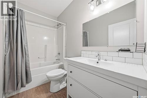 532 J Avenue N, Saskatoon, SK - Indoor Photo Showing Bathroom