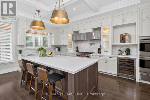 31 Sarracini Crescent, Vaughan, ON - Indoor Photo Showing Kitchen With Upgraded Kitchen
