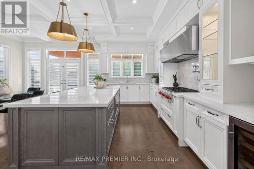 31 Sarracini Crescent, Vaughan, ON - Indoor Photo Showing Kitchen With Upgraded Kitchen