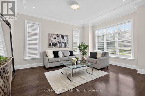 31 Sarracini Crescent, Vaughan, ON - Indoor Photo Showing Living Room