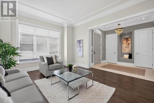 31 Sarracini Crescent, Vaughan, ON - Indoor Photo Showing Living Room