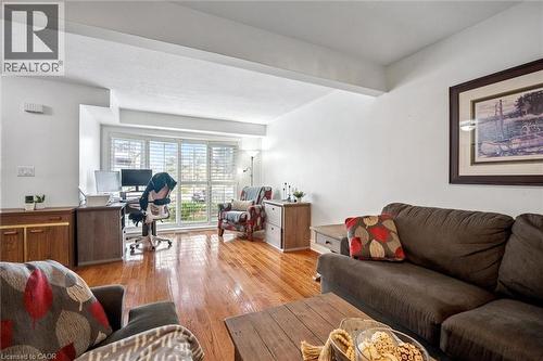 1418 Ghent Avenue, Burlington, ON - Indoor Photo Showing Living Room