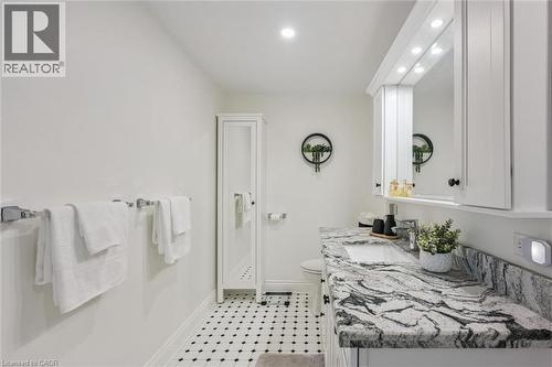 1418 Ghent Avenue, Burlington, ON - Indoor Photo Showing Bathroom
