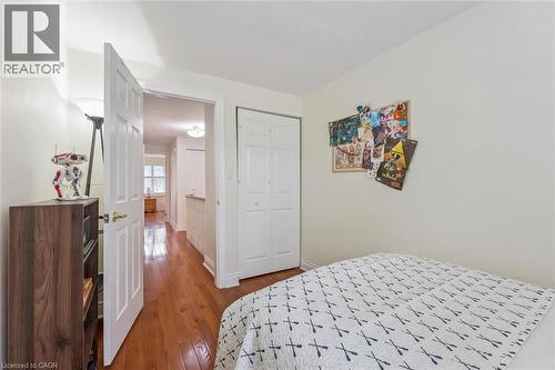 1418 Ghent Avenue, Burlington, ON - Indoor Photo Showing Bedroom