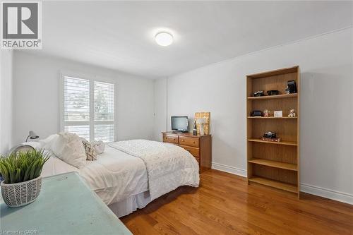 1418 Ghent Avenue, Burlington, ON - Indoor Photo Showing Bedroom