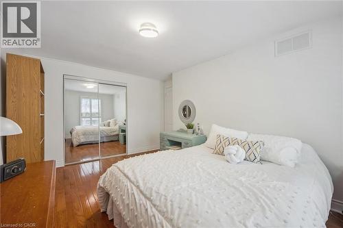 1418 Ghent Avenue, Burlington, ON - Indoor Photo Showing Bedroom