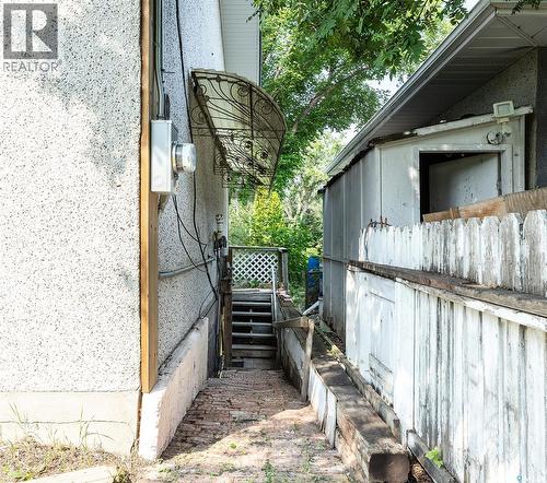 2113 Louise Avenue, Saskatoon, SK - Outdoor With Exterior