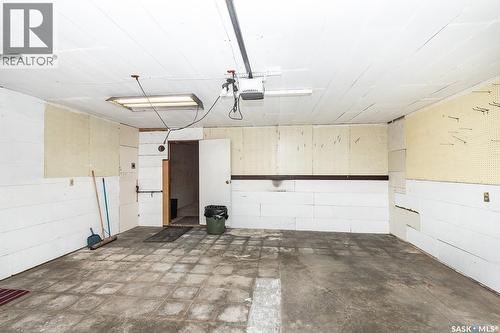 2113 Louise Avenue, Saskatoon, SK - Indoor Photo Showing Garage