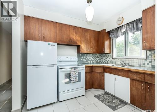 2113 Louise Avenue, Saskatoon, SK - Indoor Photo Showing Kitchen With Double Sink