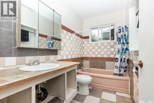 2113 Louise Avenue, Saskatoon, SK - Indoor Photo Showing Bathroom