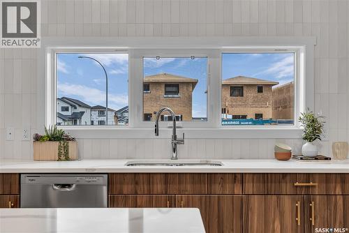 118 Amisk Way, Saskatoon, SK - Indoor Photo Showing Kitchen