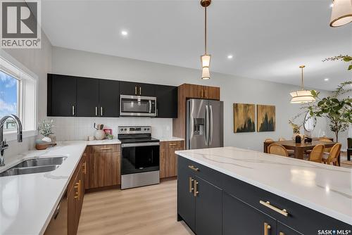 118 Amisk Way, Saskatoon, SK - Indoor Photo Showing Kitchen With Double Sink With Upgraded Kitchen
