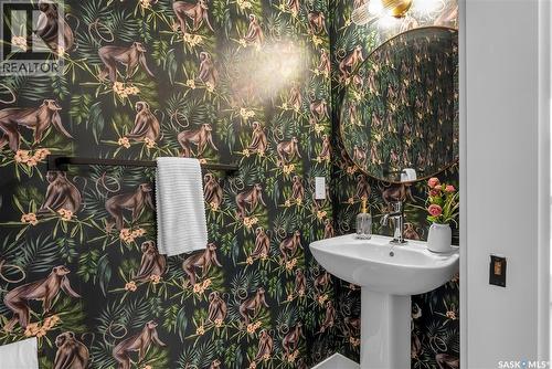 118 Amisk Way, Saskatoon, SK - Indoor Photo Showing Bathroom