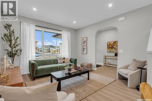 118 Amisk Way, Saskatoon, SK - Indoor Photo Showing Living Room
