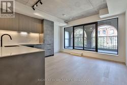203 - 761 QUEEN STREET E  Toronto, ON M4M 1H3