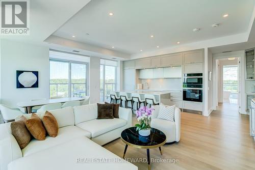 808 - 397 Royal Orchard Boulevard E, Markham, ON - Indoor Photo Showing Living Room