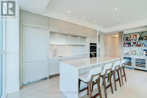808 - 397 Royal Orchard Boulevard E, Markham, ON - Indoor Photo Showing Kitchen With Upgraded Kitchen