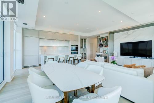 808 - 397 Royal Orchard Boulevard E, Markham, ON - Indoor Photo Showing Living Room