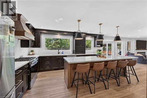 3 Kintyre Court, Caledonia, ON - Indoor Photo Showing Kitchen With Upgraded Kitchen