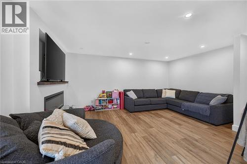 3 Kintyre Court, Caledonia, ON - Indoor Photo Showing Other Room