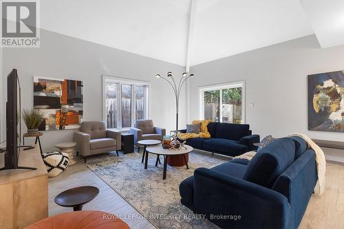 Common Area between Units 2 and 5 - 240 Blackburn Avenue, Ottawa, ON - Indoor Photo Showing Living Room
