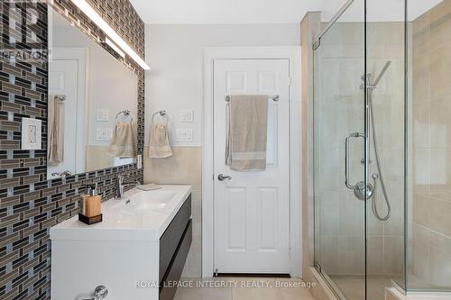 Unit 2 - Ensuite Bathroom - 240 Blackburn Avenue, Ottawa, ON - Indoor Photo Showing Bathroom