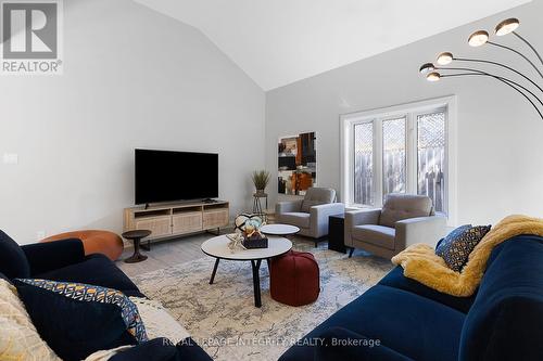 Common Area between Units 2 and 5 - 240 Blackburn Avenue, Ottawa, ON - Indoor Photo Showing Living Room