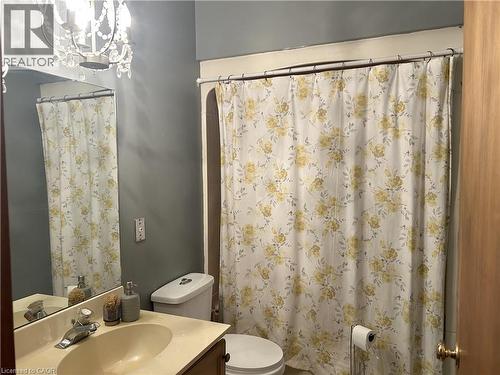 Lower unit - 100 Stanley Street, Simcoe, ON - Indoor Photo Showing Bathroom