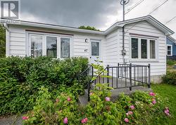 47 Airport Heights Drive  St. John's, NL A1A 4Z7