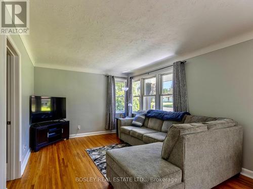 1180 Sunset Drive, Pelham (Fenwick), ON - Indoor Photo Showing Living Room