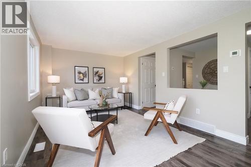 495 Misty Crescent, Kitchener, ON - Indoor Photo Showing Living Room