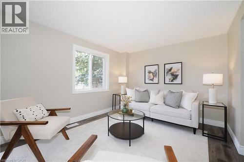 495 Misty Crescent, Kitchener, ON - Indoor Photo Showing Living Room