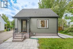 121 HEARST CIRCLE Toronto, ON M6M 2V4