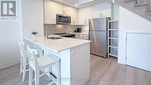 8 - 3473 Widdicombe Way, Mississauga, ON - Indoor Photo Showing Kitchen With Upgraded Kitchen