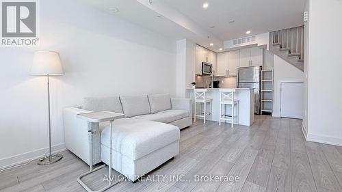 8 - 3473 Widdicombe Way, Mississauga, ON - Indoor Photo Showing Kitchen