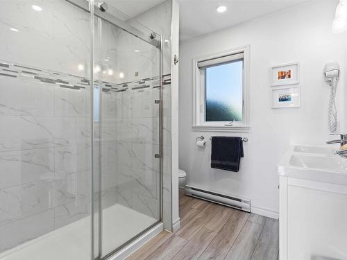 20 Lennox Road, Black Point, NS - Indoor Photo Showing Bathroom