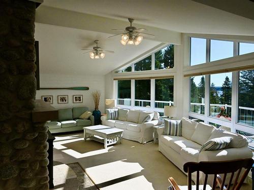 20 Lennox Road, Black Point, NS - Indoor Photo Showing Living Room