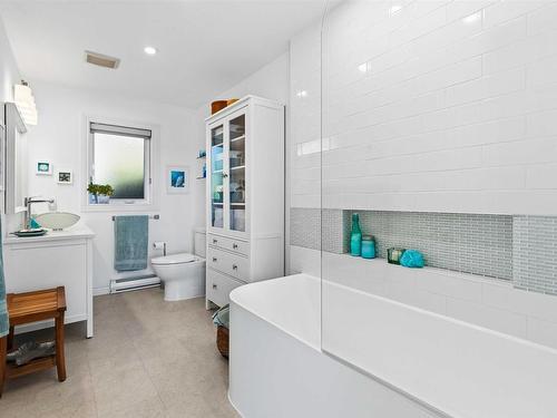 20 Lennox Road, Black Point, NS - Indoor Photo Showing Bathroom