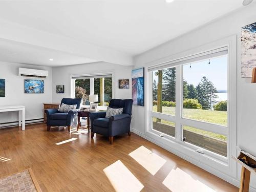 20 Lennox Road, Black Point, NS - Indoor Photo Showing Living Room