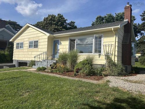 176 Green Street  Lunenburg, NS B0J 2C0