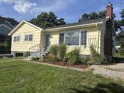 176 Green Street Lunenburg, NS B0J 2C0