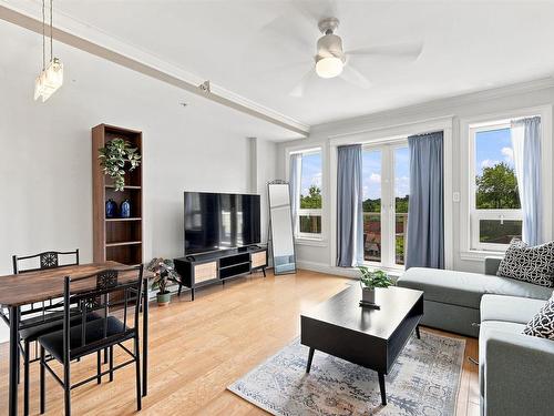 301 200 Crown Drive, Armdale, NS - Indoor Photo Showing Living Room