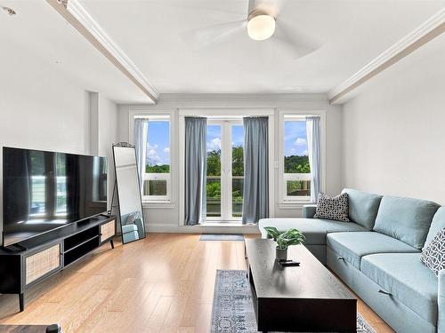 301 200 Crown Drive, Armdale, NS - Indoor Photo Showing Living Room