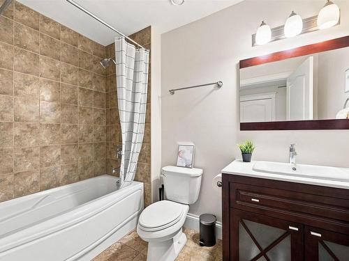 301 200 Crown Drive, Armdale, NS - Indoor Photo Showing Bathroom