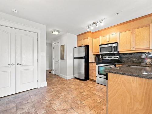301 200 Crown Drive, Armdale, NS - Indoor Photo Showing Kitchen