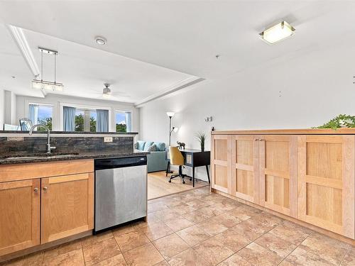 301 200 Crown Drive, Armdale, NS - Indoor Photo Showing Kitchen